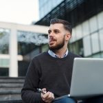 Organizar un congreso B2B del sector vapeo: retos logísticos y regulatorios