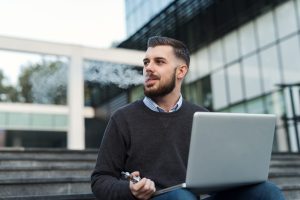Organizar un congreso B2B del sector vapeo: retos logísticos y regulatorios